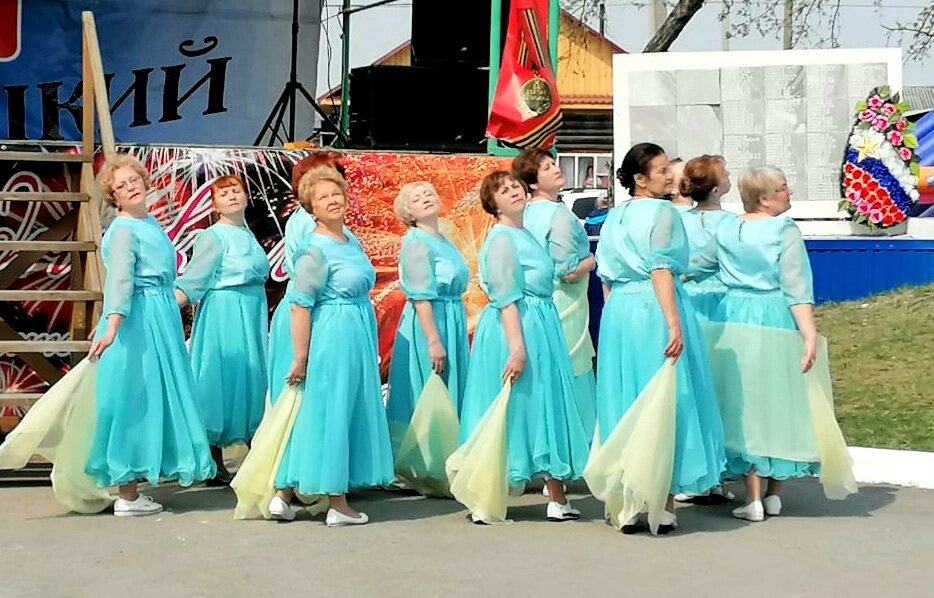 Назначь мне свидание - наш очень лиричный танец на песню в исполнении Л. Гурченко. 