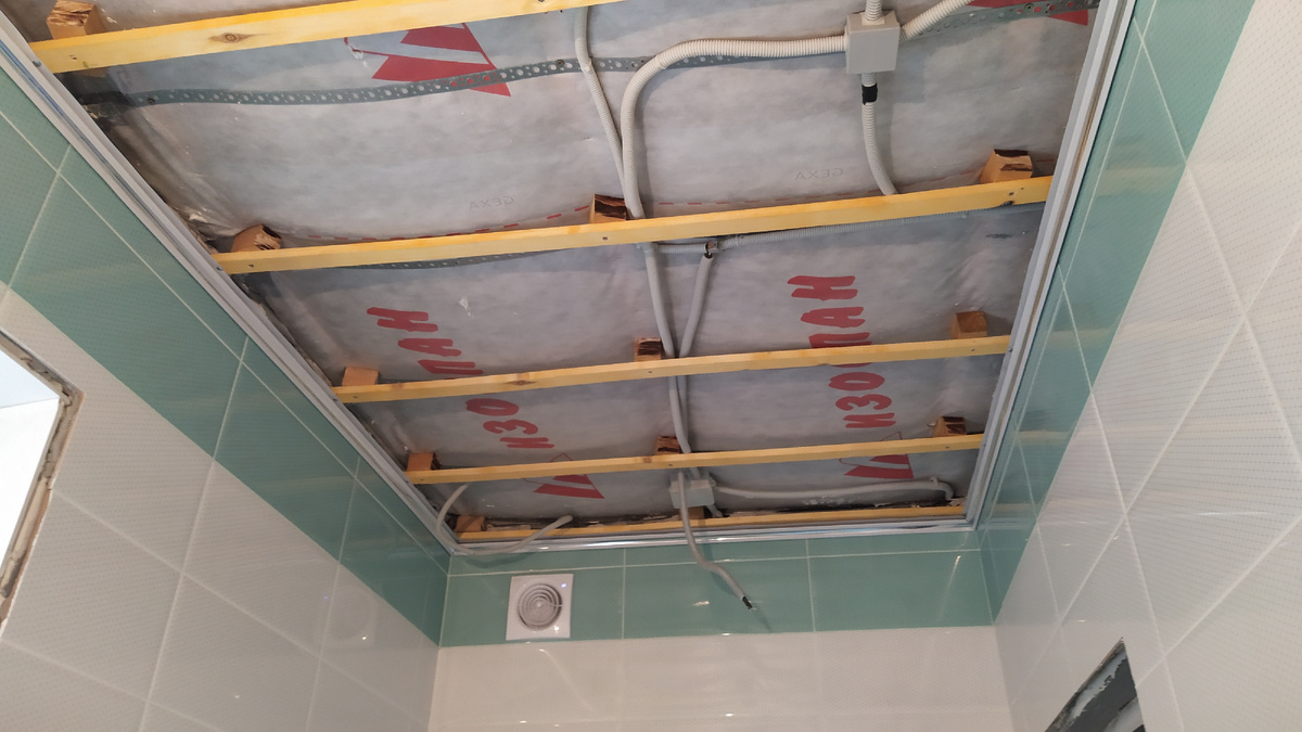 *разводка проводки и обрешетка потолка