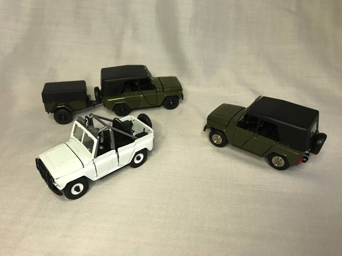 Одна из них номерная А34 - ранняя, вторая - из 90-х, а третья - современная.