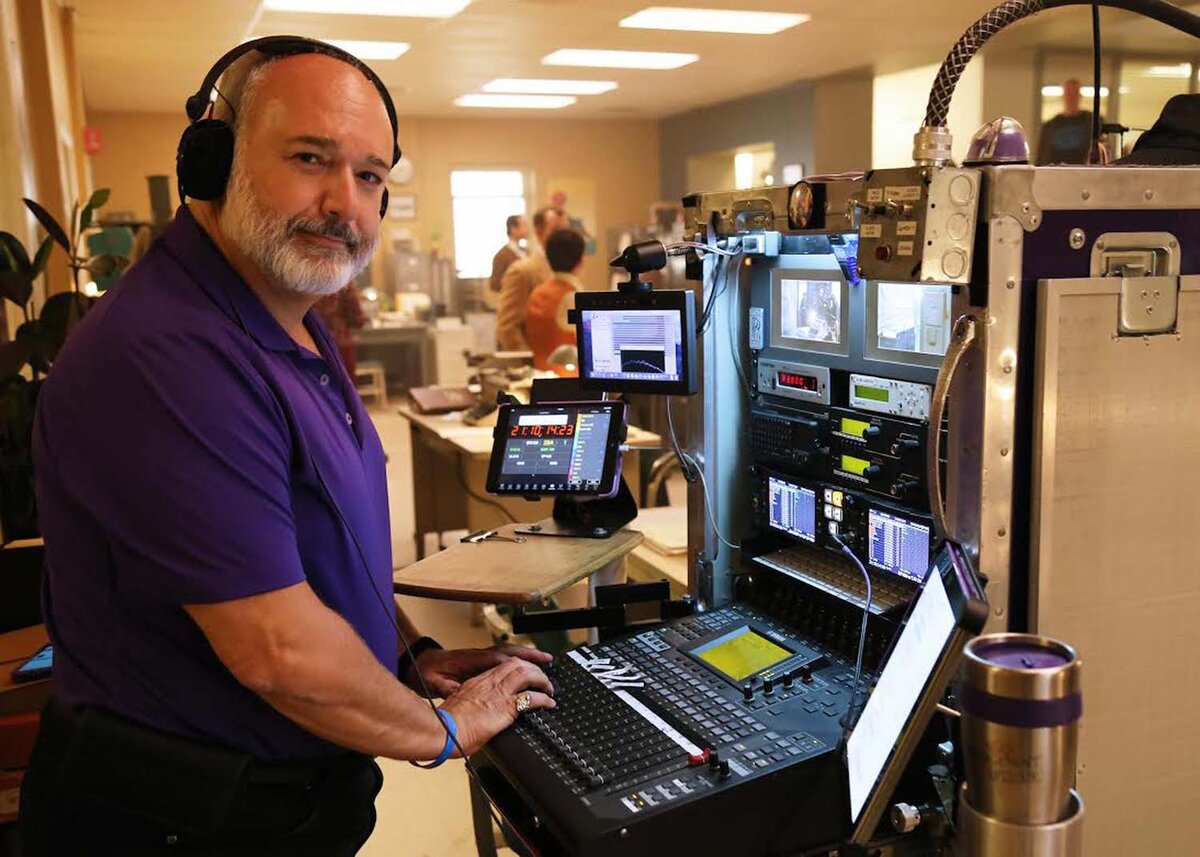 имерный вид оператора за работой по впечатлениям жертв