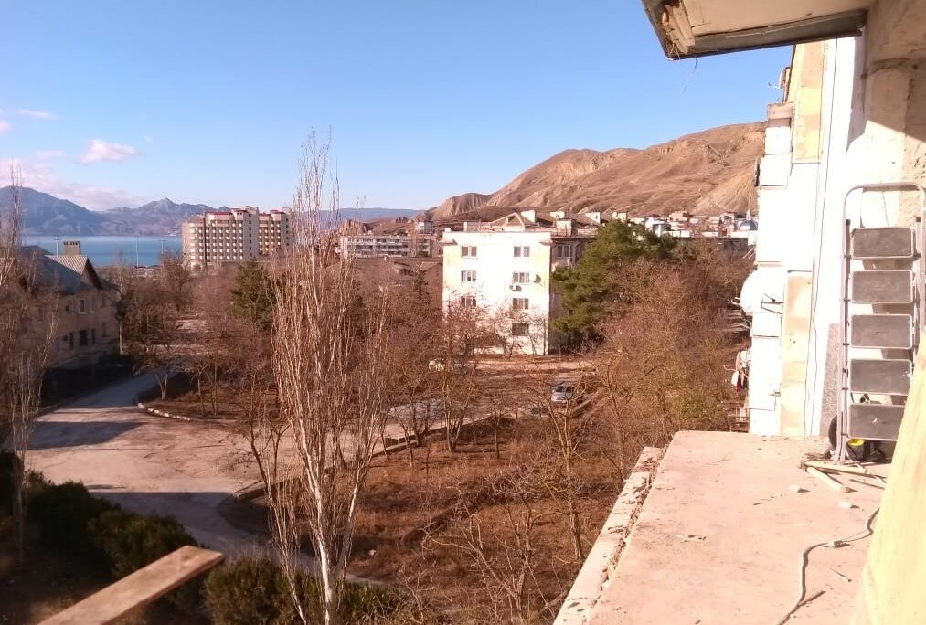 Старые перила демонтированы. Стоять страшновато :)