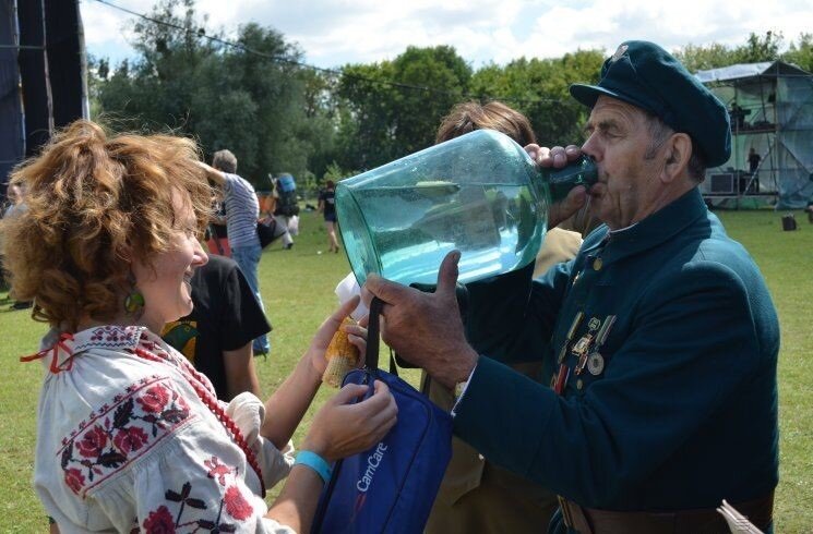 Правда ли, что самогон вредно пить после 60 лет? И если да, то почему и ...