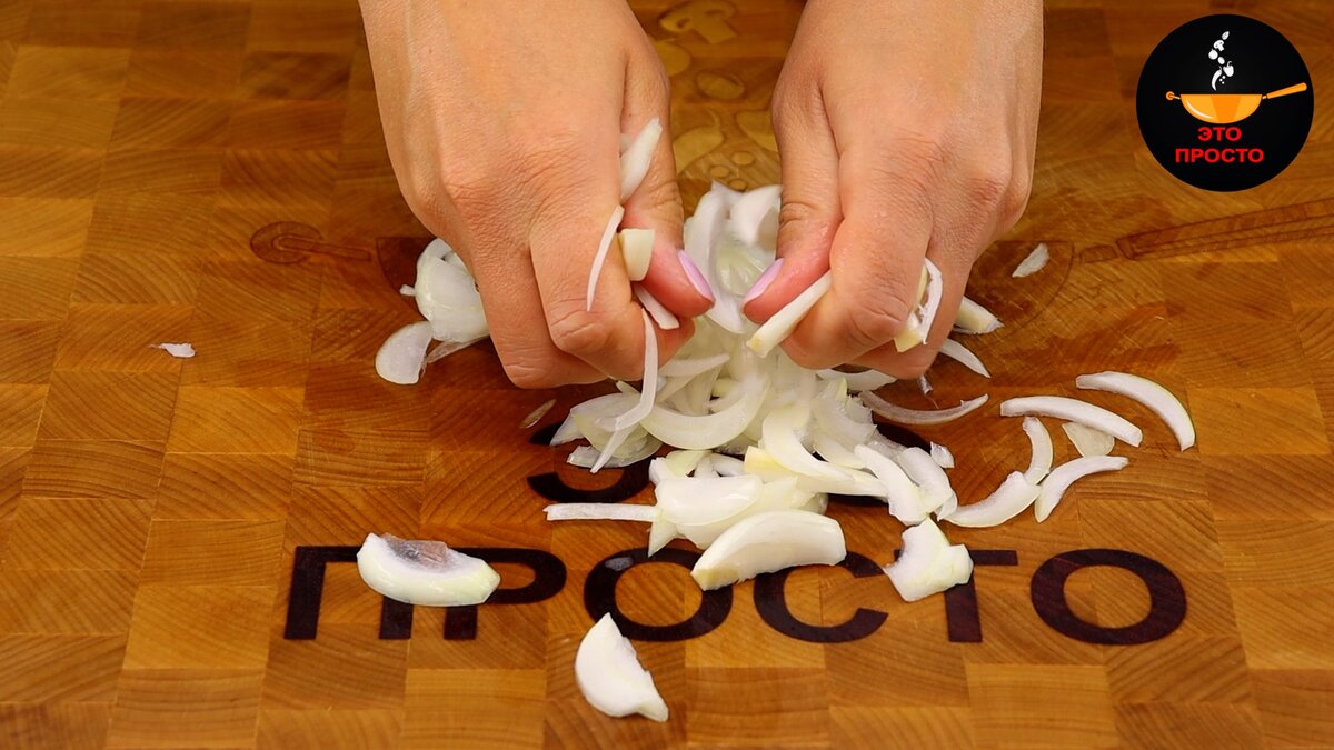 Фото можно листать влево