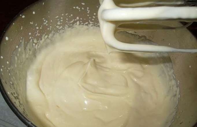 Как сделать густой сметанный крем для торта в домашних условиях?