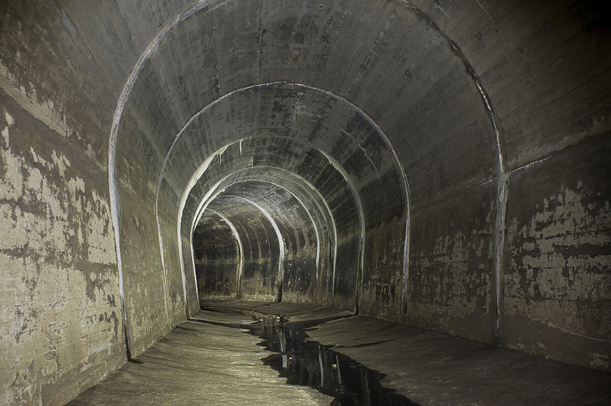 Тоннель, по которому уходит вода из водохранилища