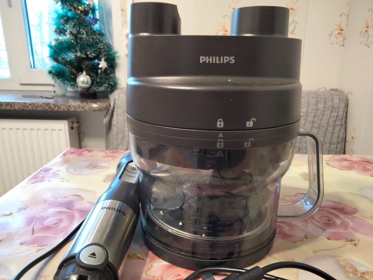 Мы используем ручной блендер «Philips» для переработки моркови 