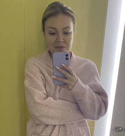 Это я )такая классная спускаюсь вниз к ящикам забрать почту