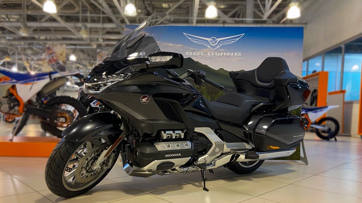 Обновленная Honda GL1800 в салоне Major Moto