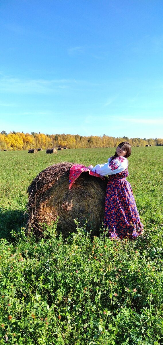 На просторах Владимирских полей в традиционном костюме Владимирской губернии