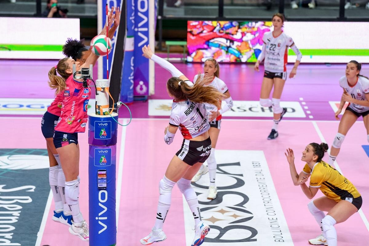 "Кунео" еще повоюет за полуфинал. Атакует Софья Кузнецова, ее страхует Илария Спирито