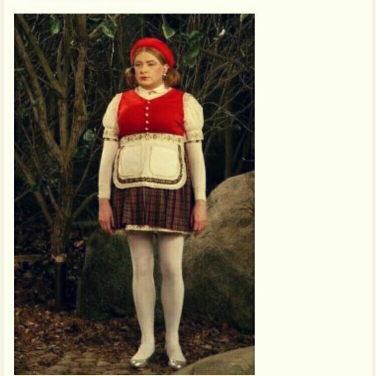 Лес я знаю красная шапочка анекдот. Чего мне бояться сказала красная шапочка лес. Шутки про красную шапочку. Лес я знаю с. Лес я знаю.