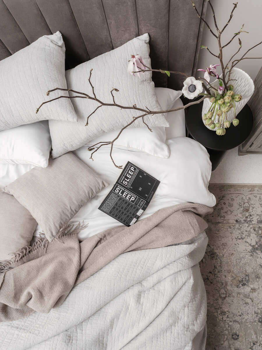 На фото: кровать Ньюбери Страйпс