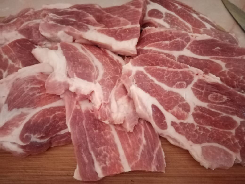 шею режу тонкими пластами.