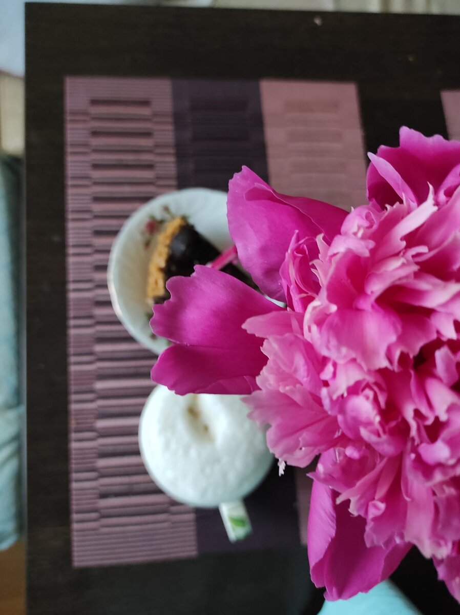 мой деньрожденский завтрак)) который я пришла-таки есть на кухню))