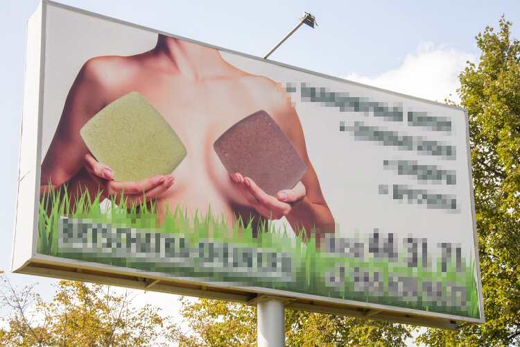 По задумке, в России появится единый оператор, который будет контролировать установку и содержание всех цифровых рекламных конструкций, а также размещение электронных объявлений граждан на сайтах. Фото: «БИЗНЕС Online»