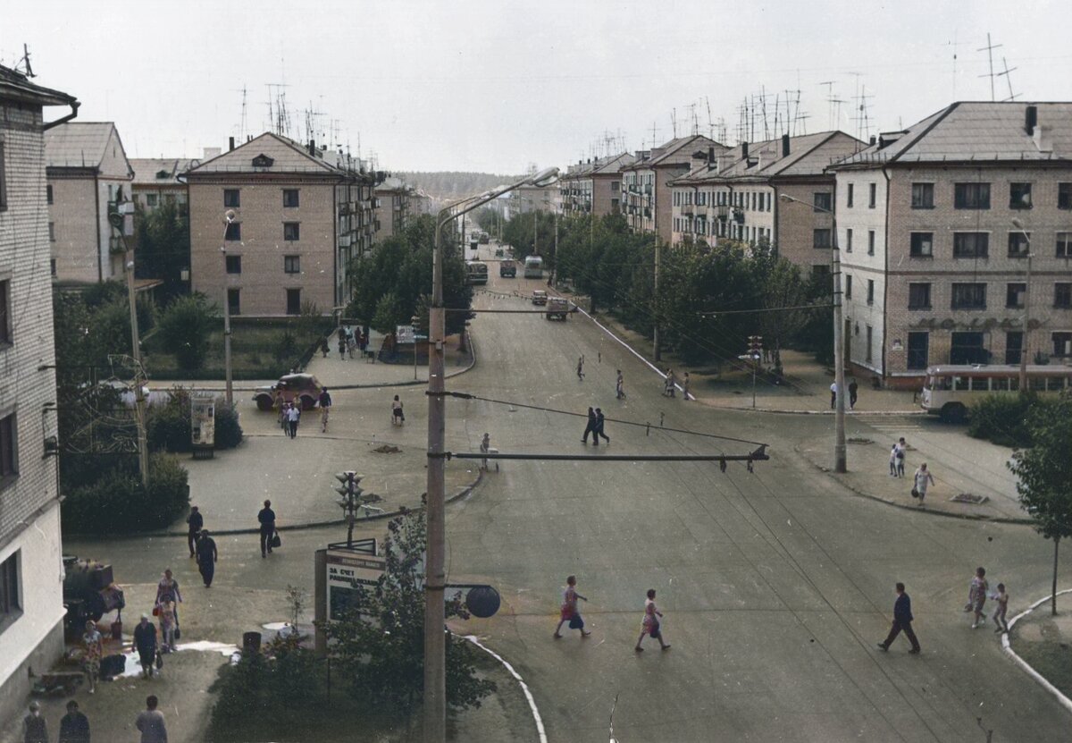 Е толем. Е толем. Тольятти 80е. Ретро тольятти центральный район. Е толем.