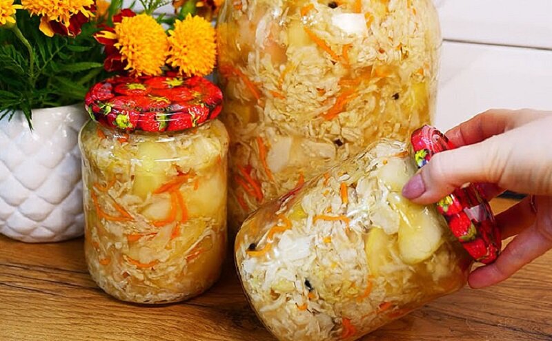 Квасим самую вкусную бочковую капусту в обычных банках 