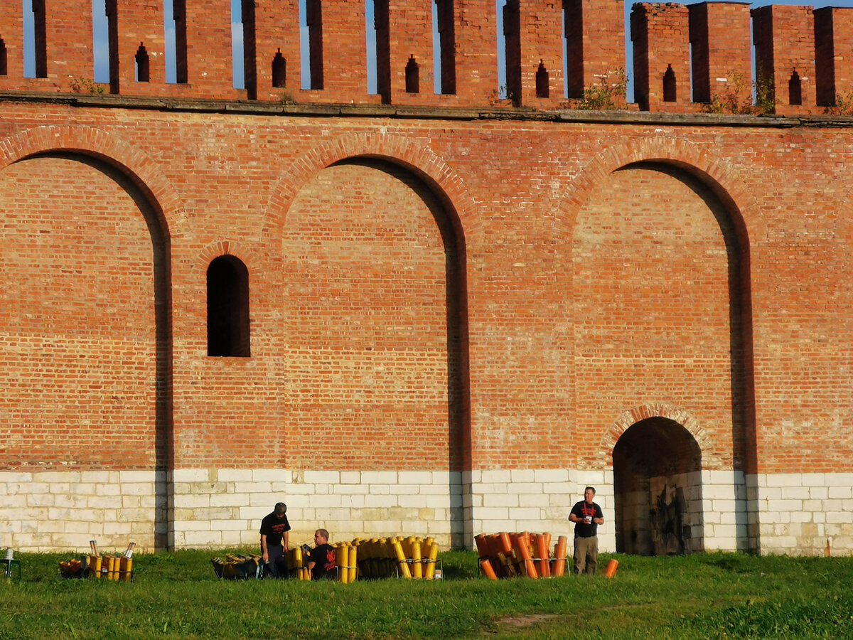 подготовка к салюту в день Освобождения Смоленщины от немецко-фашистских захватчиков