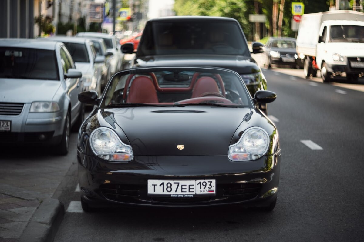 Данный автомобиль приобретался Станиславом из частной коллекции. Состояние автомобиля близкое к идеальному. Очень интересное сочетание цвета кузова и салона. 