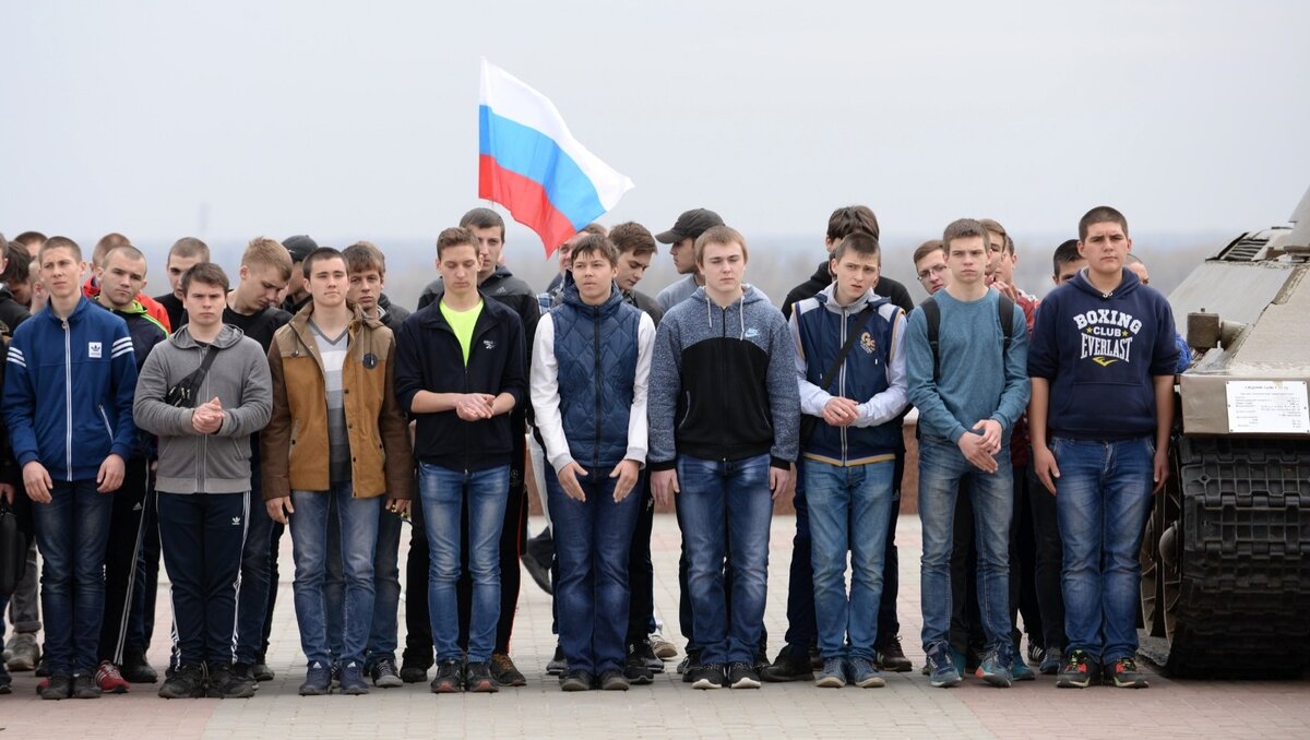     Из Сургута в армию отправятся около 500 человек.
