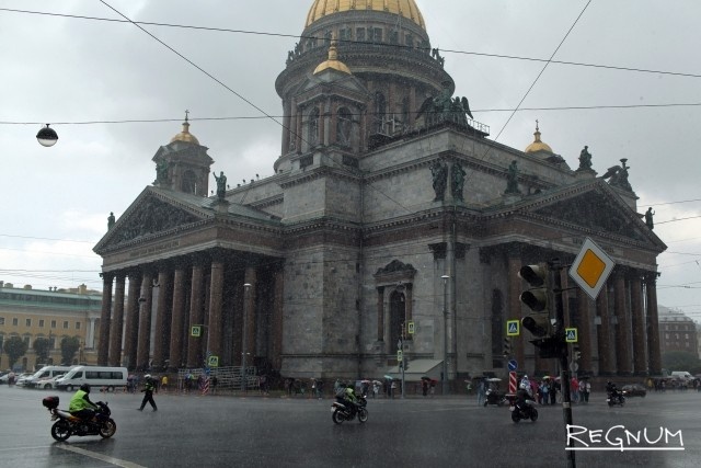    Под проливным дождем Дарья Драй © ИА REGNUM