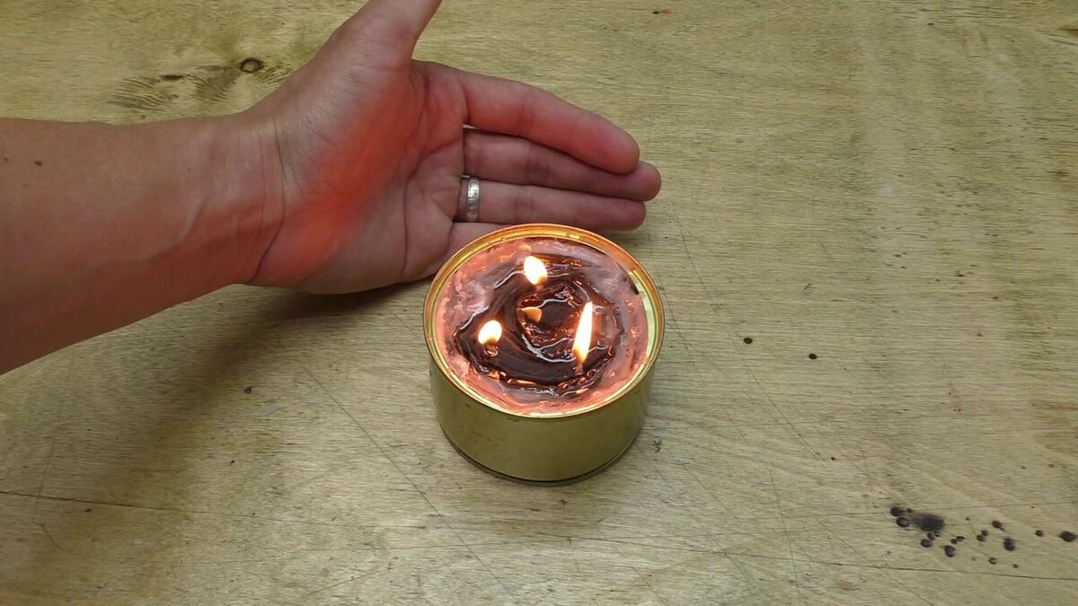 Полезная самоделка для дома из старых консервных банок