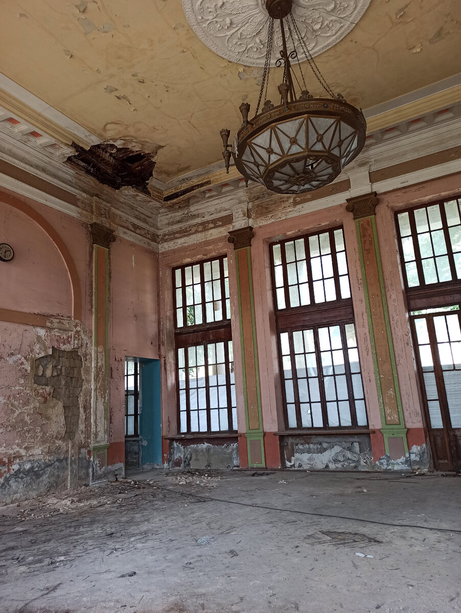 люстры сохранились