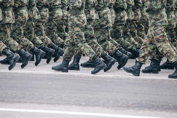    военные, https://unsplash.com/photos/1LTunOck3es