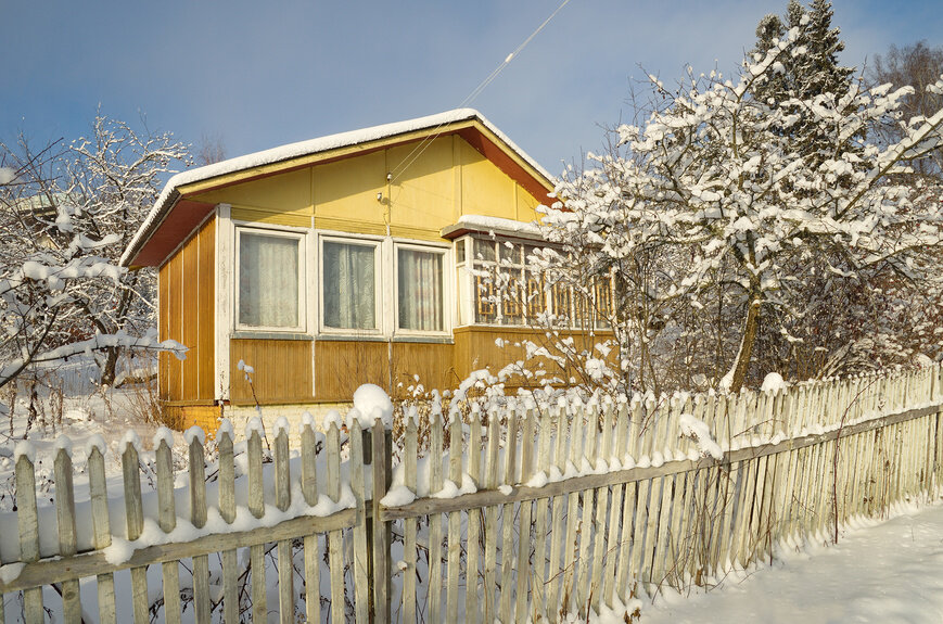 Дача зимой