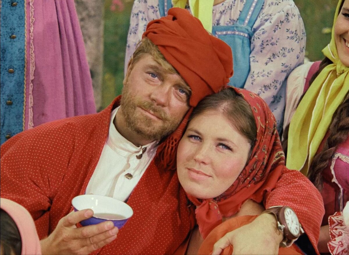 Товарищ Сухов со своей Екатериной Матвеевной, далекой от стандартов "поющих трусов"