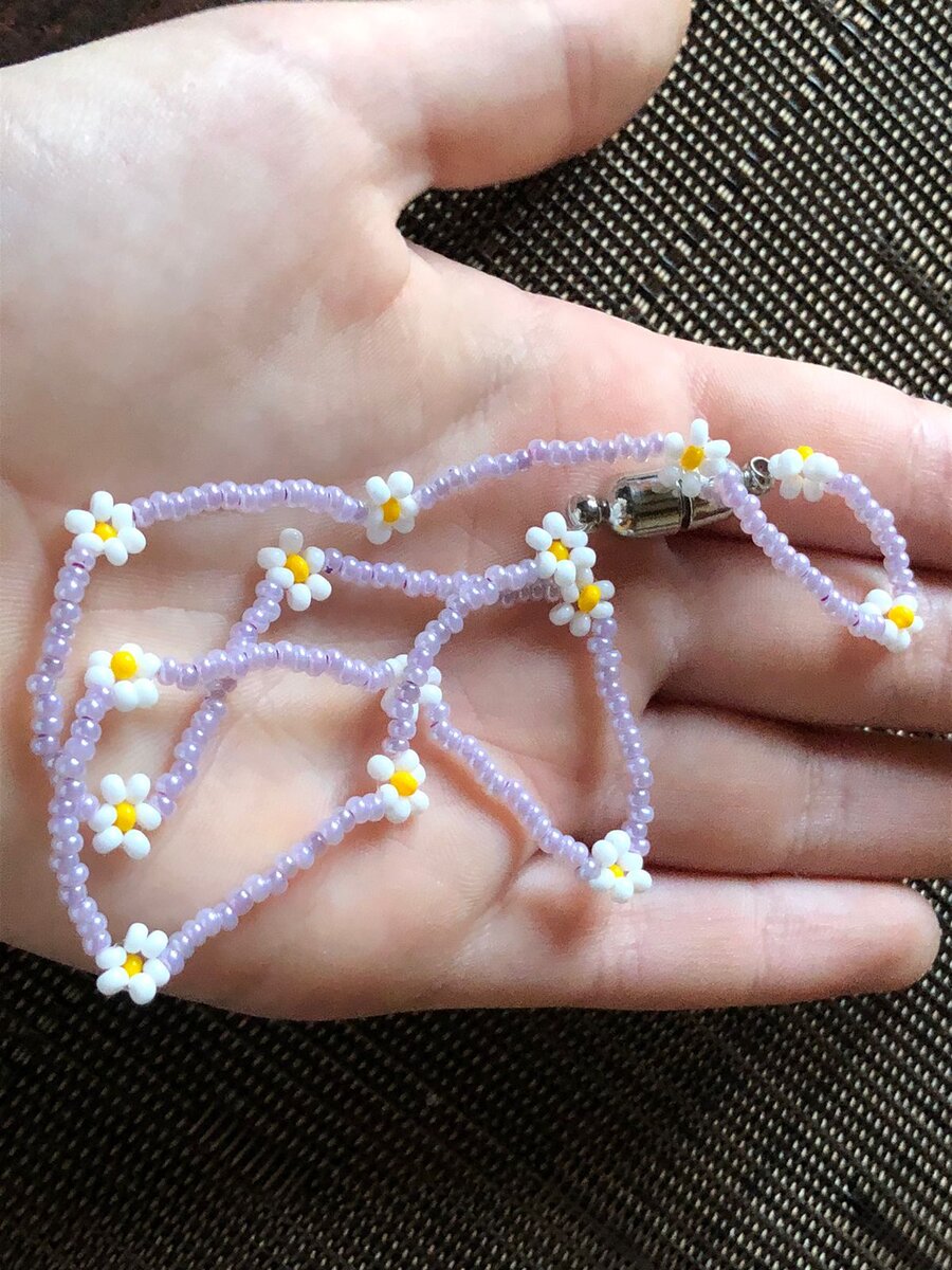 Это просто второе ожерелье из бисера.