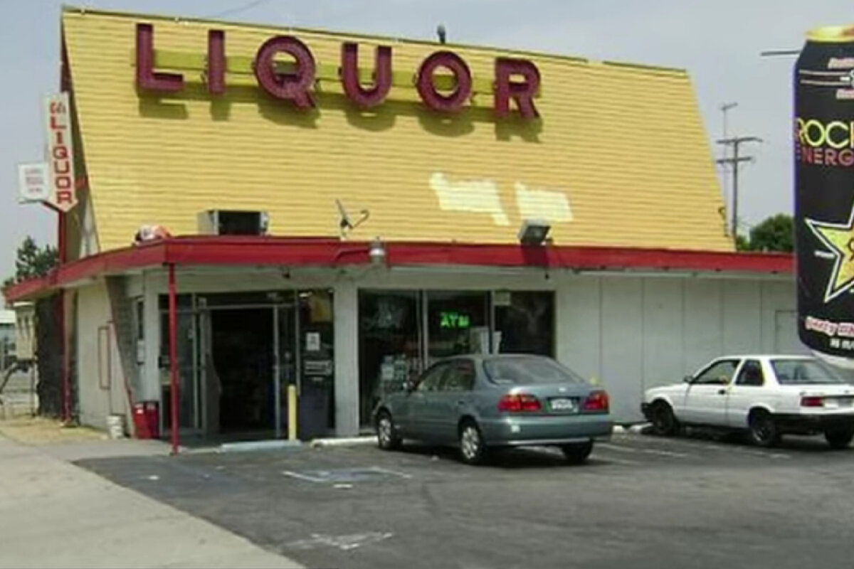 Винный магазин на парковке которого произошло убийство. Фото: https://sprvk.ru/