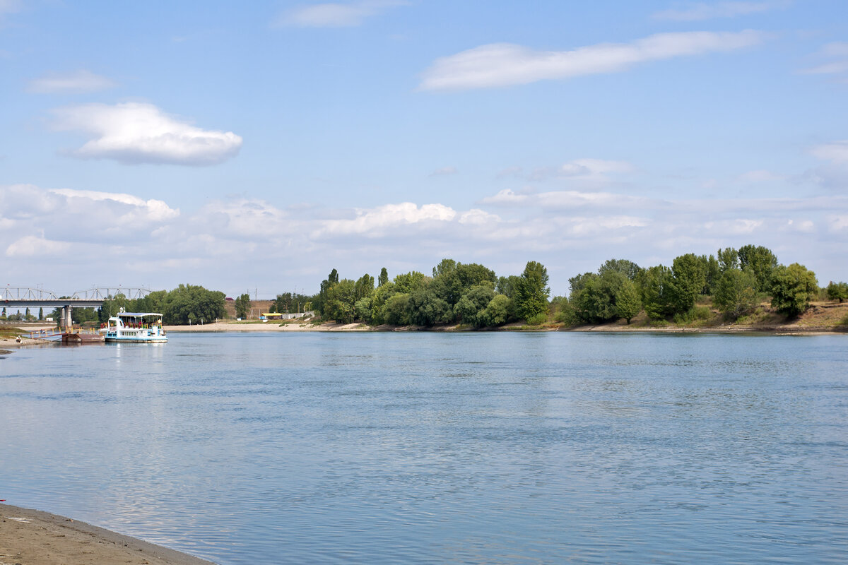 Река Днестр. Бендеры, Приднестровье, Молдавия (Moldova). IX.2012