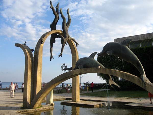 Этот фонтан "ныряльщики"