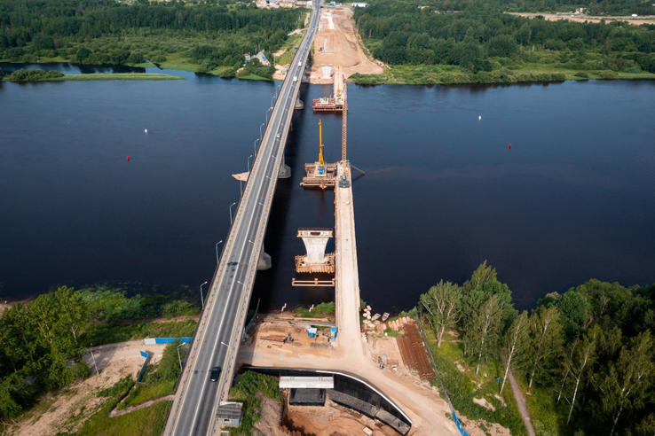 © Комитет по печати Ленинградской области / lenobl.ru (Строительство моста, июнь 2021 г.)