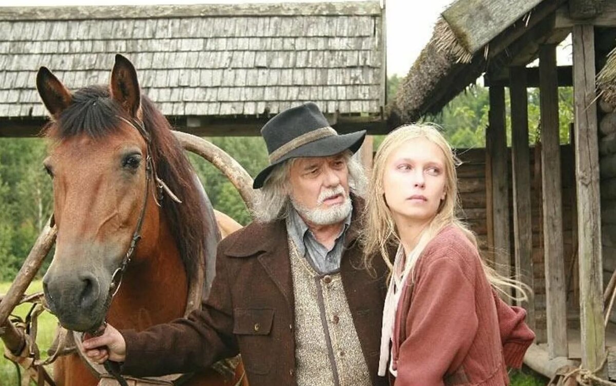 Кадр из мини-сериала "В июне 41-го" (2008). Ростислав Янковский в роли Войцеха Бельски и Магдалена Гурска в роли Ханны