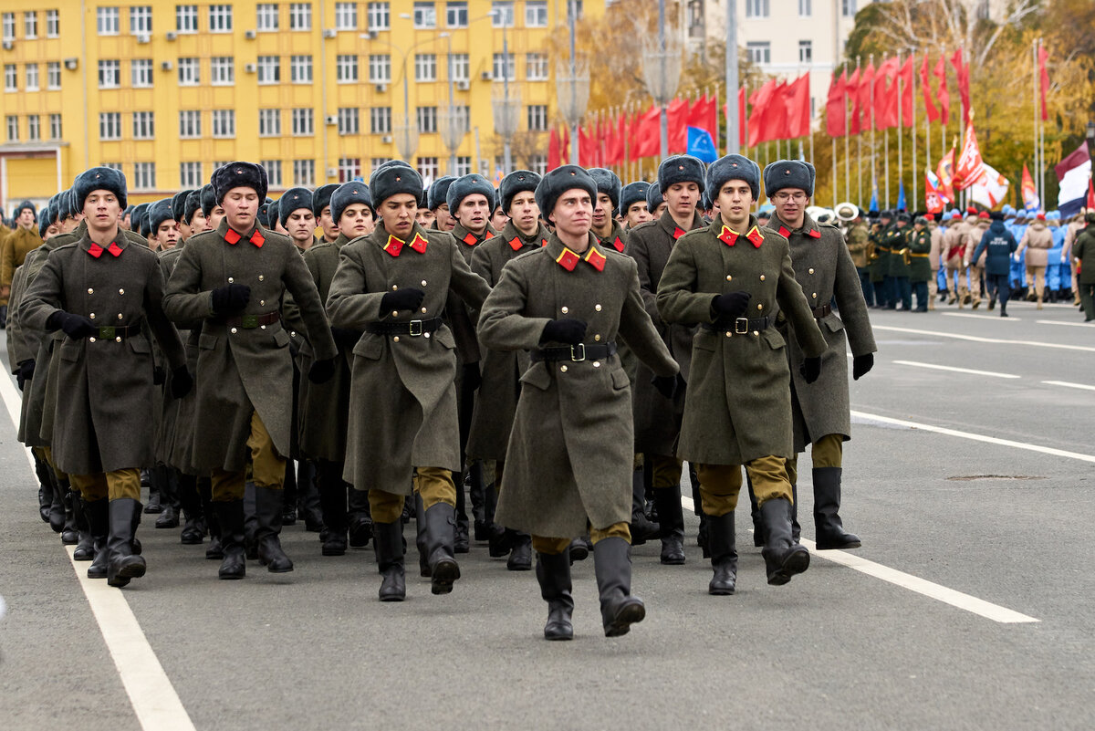 Парад памяти. Мальчики Юнармия на параде.