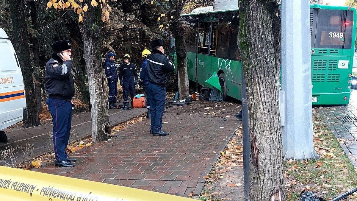    Авария произошла в Алматы:t.me/POLICE_of_KZ