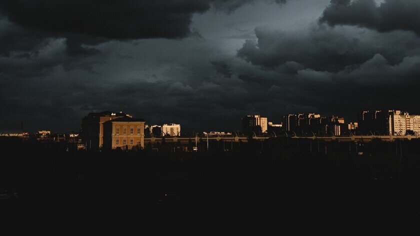    По логике, люди, которые живут в пасмурных городах, менее смекалистые. Фото: Unsplash