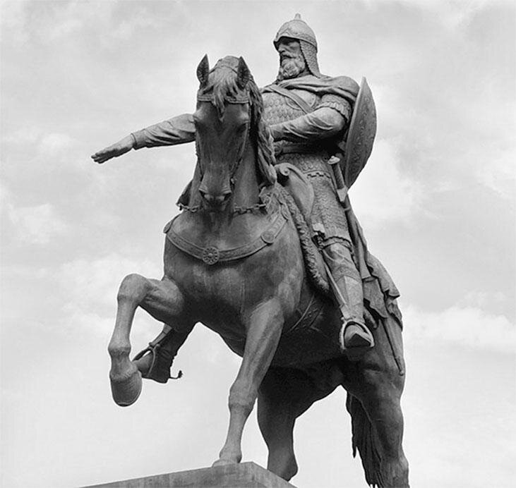 особняк долгоруковой в санкт-петербурге английская набережная. тверская площадь памятник юрию долгорукому. юрий владимирович долгорукий. долгорукова 4. памятник юрию долгорукову.