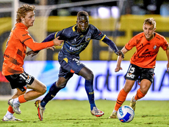     Килиан Мбаппе (в центре). Фото: ccmariners.com