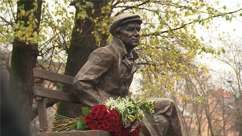 Памятник А. М. Володину в Матвеевском саду