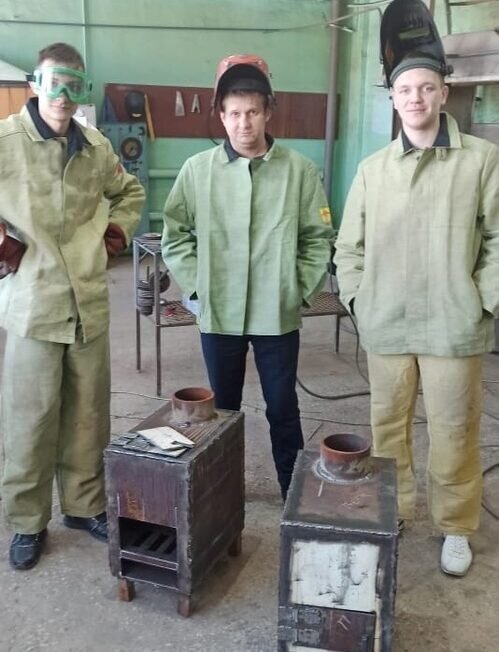    В Гае студенты индустриального колледжа изготавливают печки-буржуйки для бойцов СВО Кристина Просвиркина