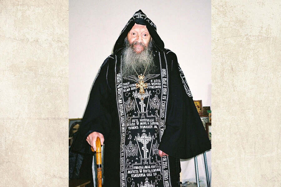 Схиархимандрит Митрофан (Ильин) в своей келлии. Весна 2003 года. Фото прот. Георгия Савицкого