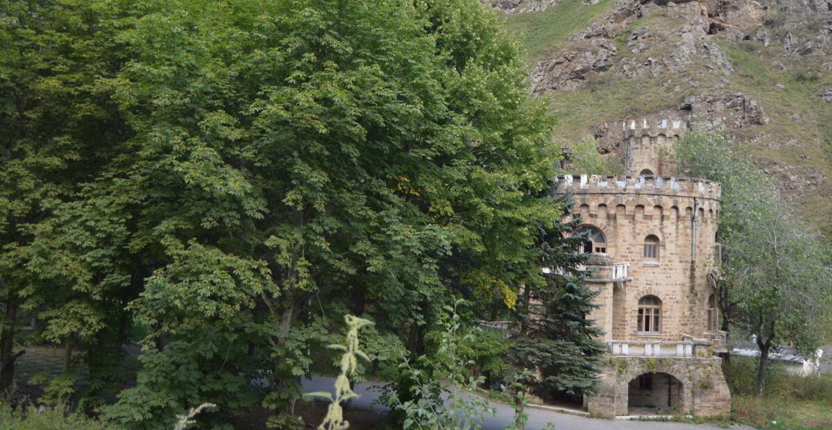 Замок Долины Нарзанов Кабардино Балкария