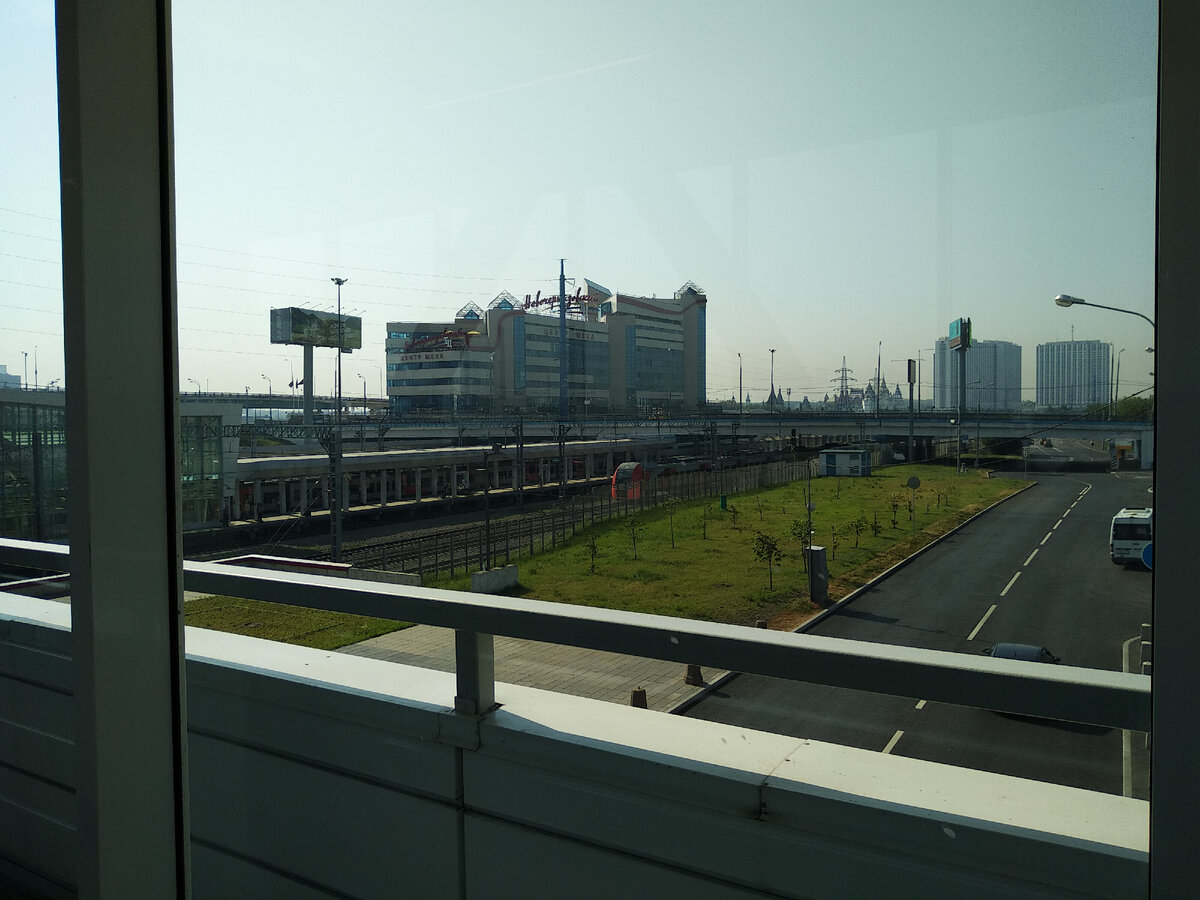 Вид из окон галереи на окрестности - фото автора