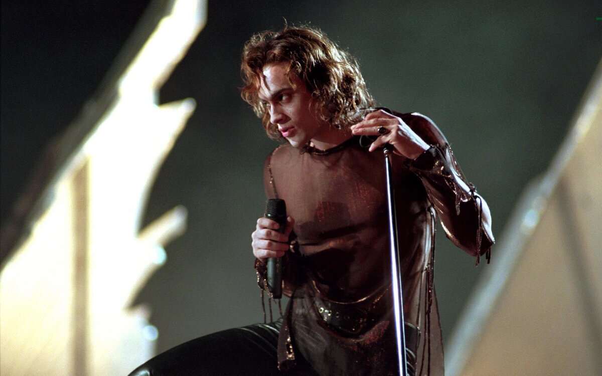 кадр из "Королевы проклятых", кинопоиск.ру