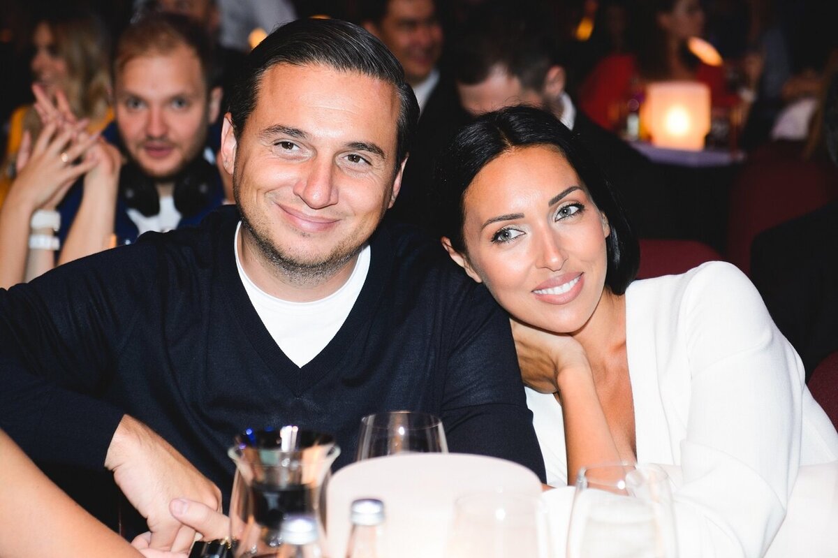 Выйдя замуж в 2006 году, Алсу поддерживает 