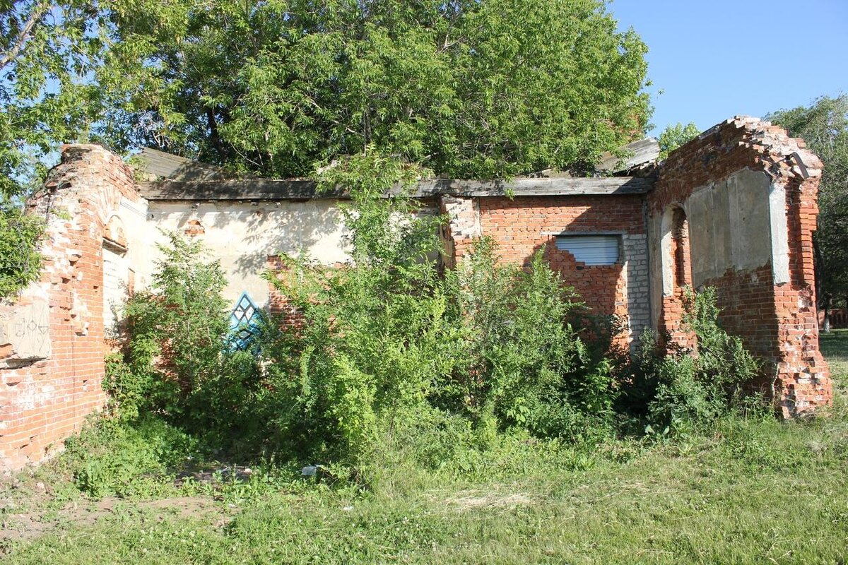 Руины бывшего имения Квашниных -- Самариных