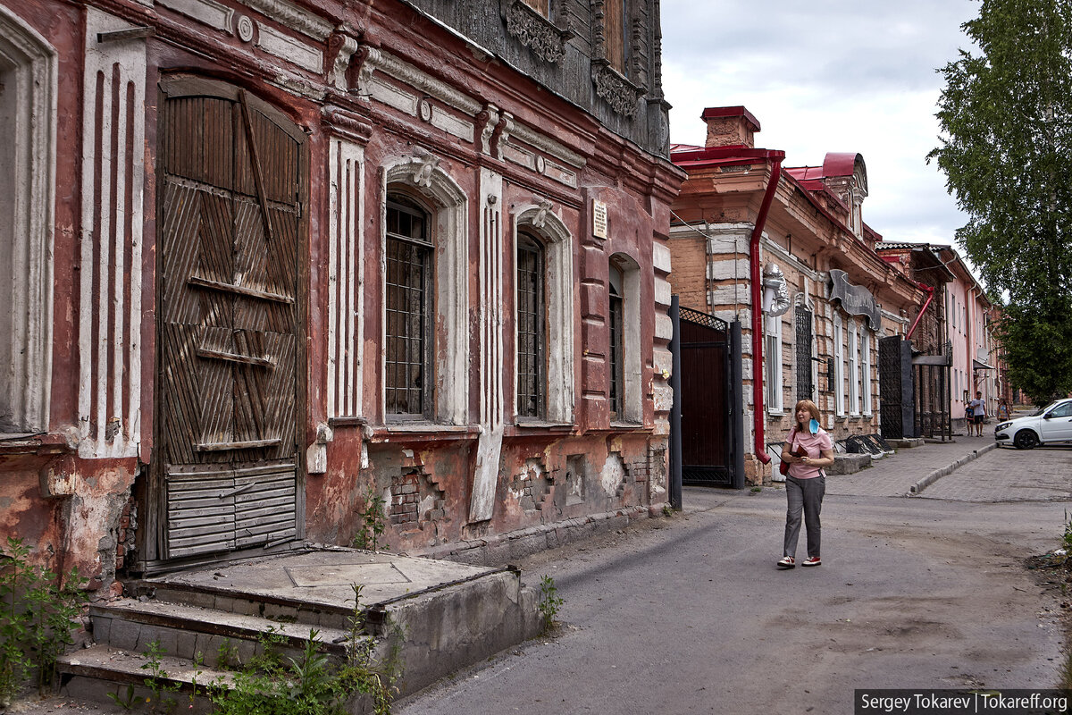 Старый центр. Старый центр Ачинск. Здания исторического центра Ачинска. Ачинск старый центр дома. Старый центр Ачинск лестница.